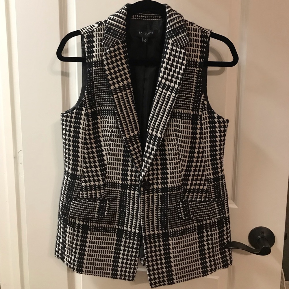 Talbots size 2 black/white sleeveless vest.
